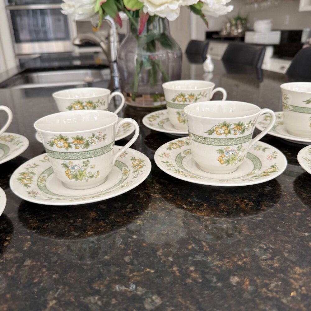 Royal Doulton "Tonkin" Fine Bone China Dinner Service (1974, 44 - Piece Set) - Picture 11 of 14